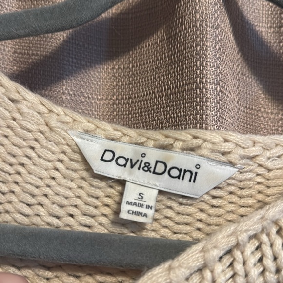 NWOT knitted sweater - Picture 2 of 2